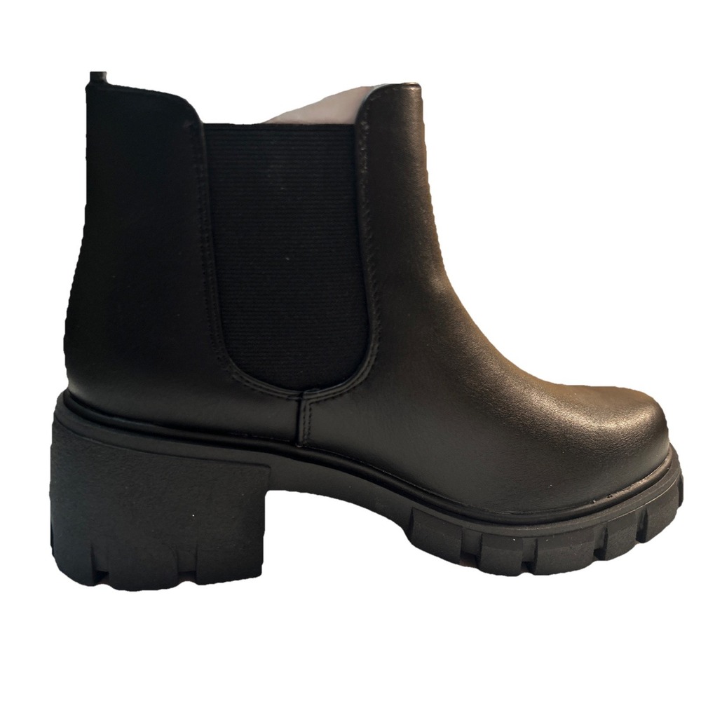Soda Black Faux Leather Lug Sole Chelsea Boots Women's Ankle Boots Size 7.5 NEW